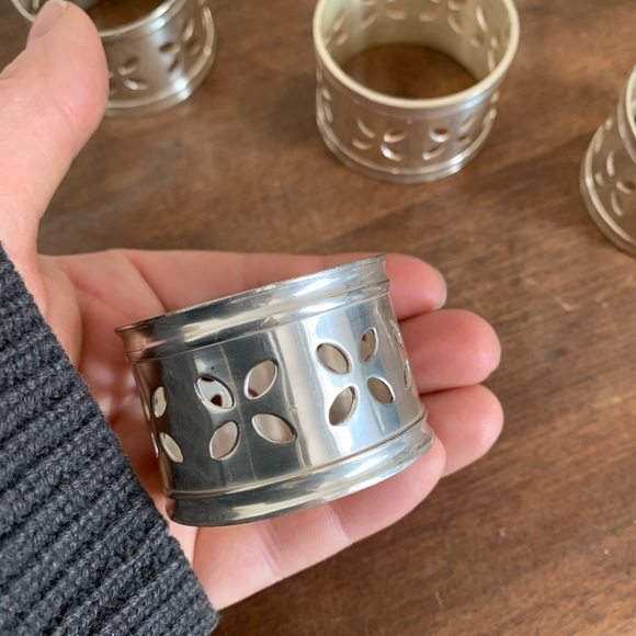 Set of 12 Vintage Silver Plate Floral Pierced Pattern Cut Out Napkin Rings - Picture 3 of 10